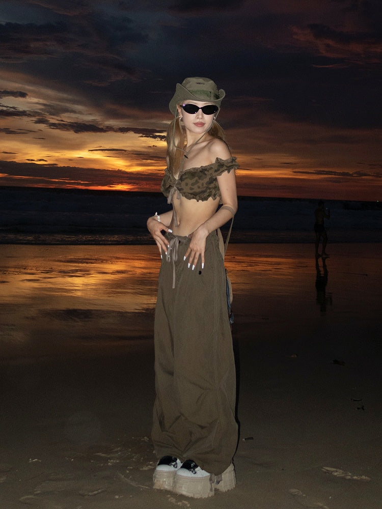 Dunkles Camouflage-Muster, Rüschenbesatz, kurze Puffärmel, glamouröses, kurzes, trägerloses Top