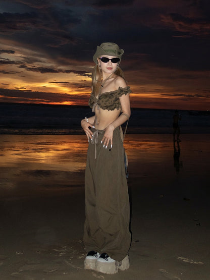 Dunkles Camouflage-Muster, Rüschenbesatz, kurze Puffärmel, glamouröses, kurzes, trägerloses Top