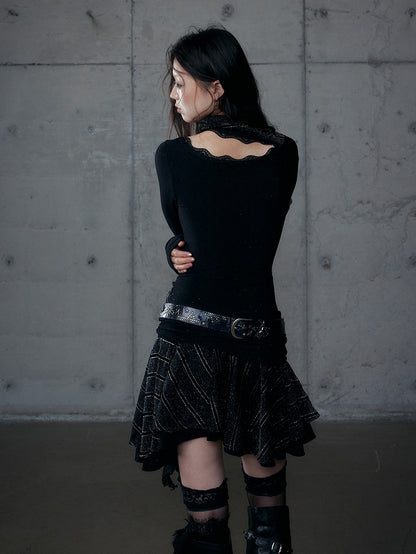 Schwarzes, gerüschtes, asymmetrisches Strass-Kreuz mit Kleidhalssaum