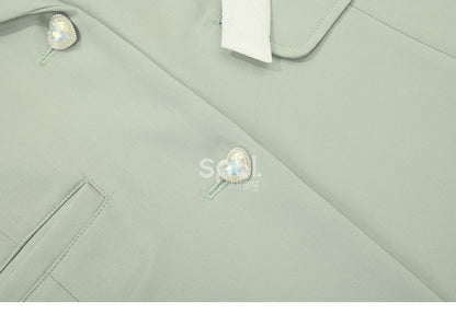 Blazer mit Blumenstickerei und grünen herzförmigen Knöpfen