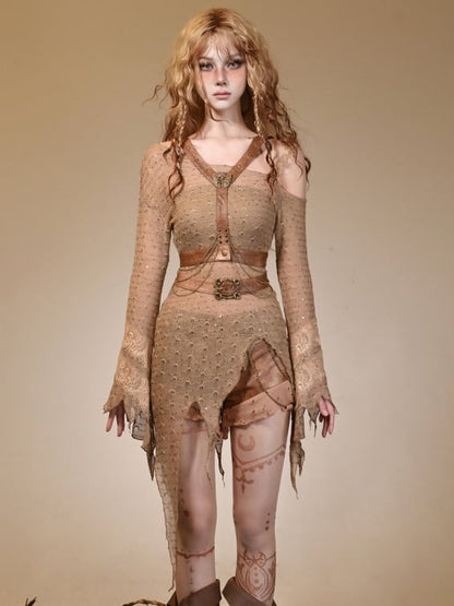 ウェイストランドの装飾ハーネス、ネックライン、パンクな非対称ブラウンニットセーター、バタフライライトチェーン