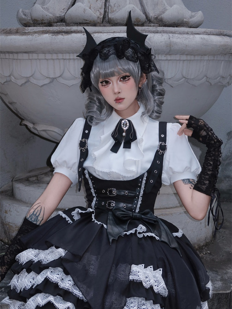 Weiße Lolita Gothic Bluse mit Jabot-Kragen und Puffärmeln und Schleife