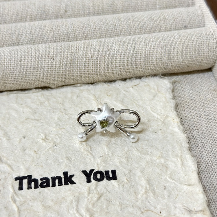 Creamy White Bow and Star Ear Clip