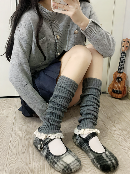 Kaffeesüße, gestrickte Beinwärmer mit Spitzenbesatz