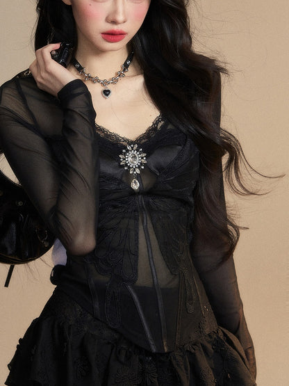 Glamouröses Top mit Strassverzierung, schwarzer V-Ausschnitt, Schmetterlingsstickerei