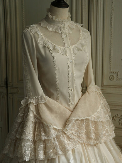 Beige Bluse mit Jabot-Krawatte, Rüschenausschnitt und langen Glockenärmeln
