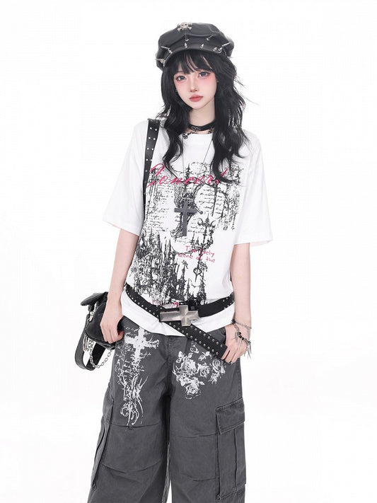 Gothic Print White Tee with Crew Neck and Short Sleeves - KNOW8 Online Shop