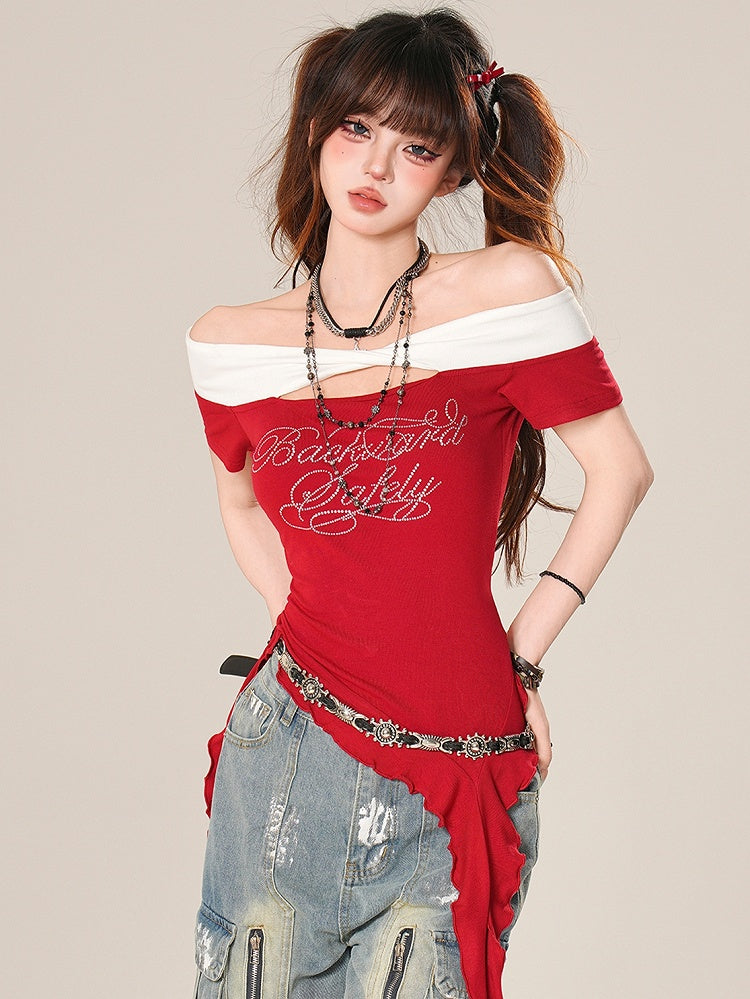 オフショルダーネックラインのほろ苦いTシャツ グラマラスレッド/ブラック