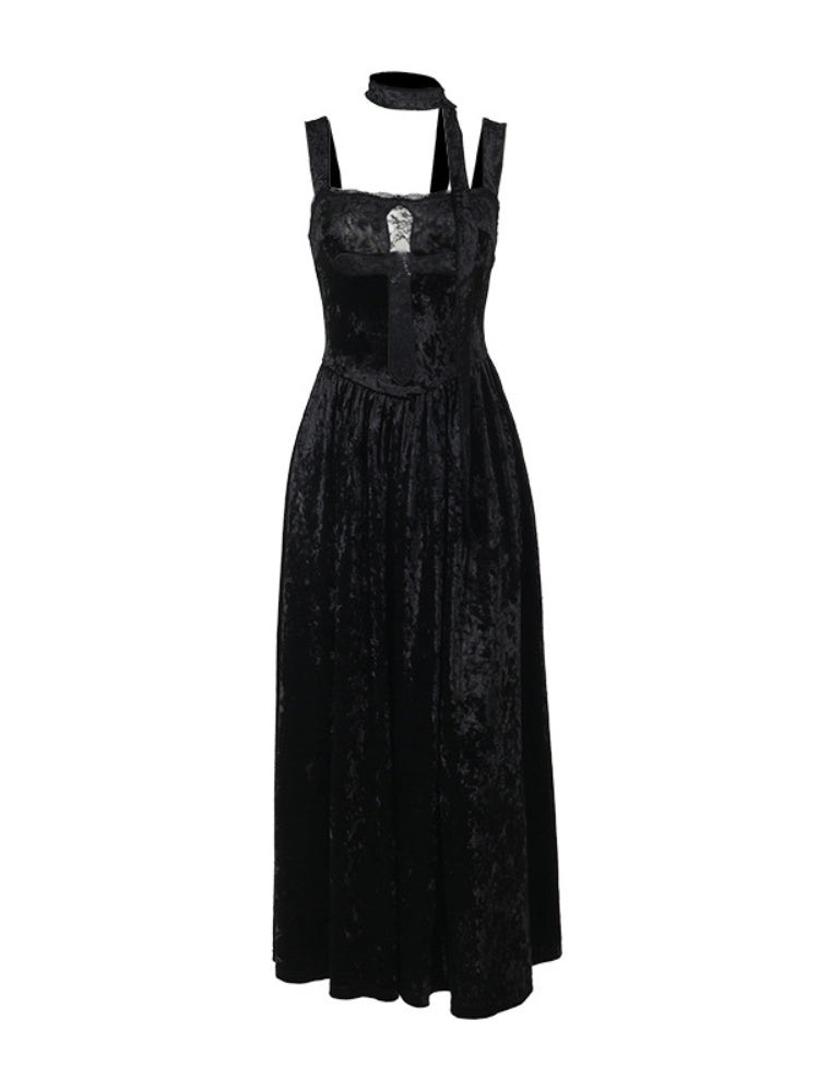 Robe croisée gothique en velours noir à encolure carrée et dentelle