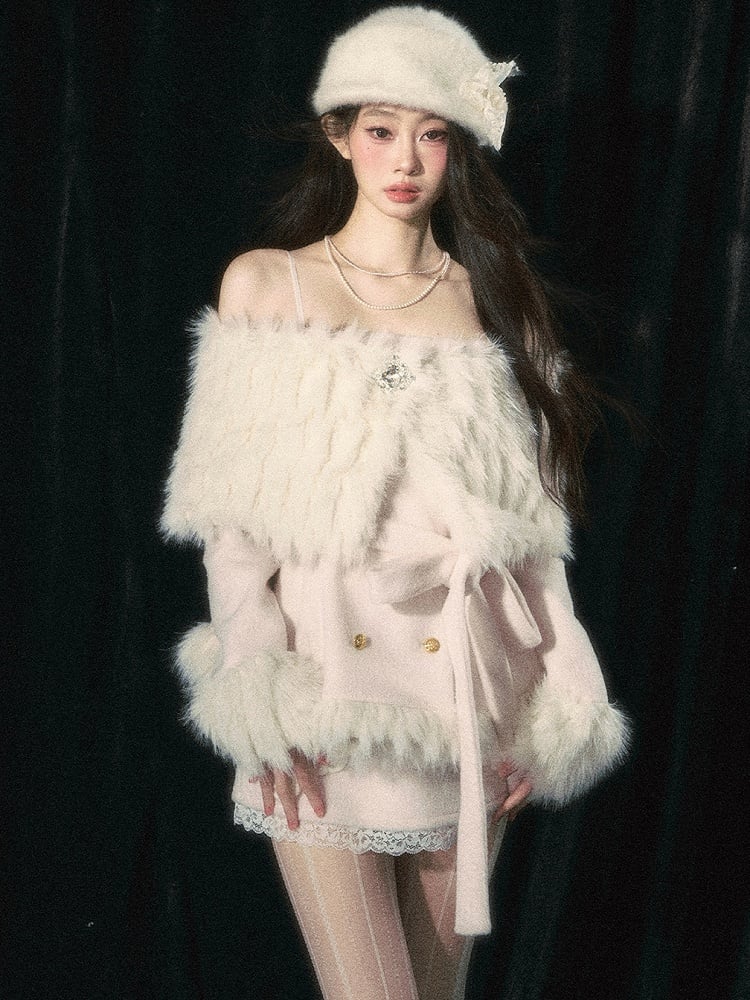 Eleganter Mantel mit schulterfreiem Ausschnitt in Weihnachtsrot/Weiß und abnehmbarem Plüschschal