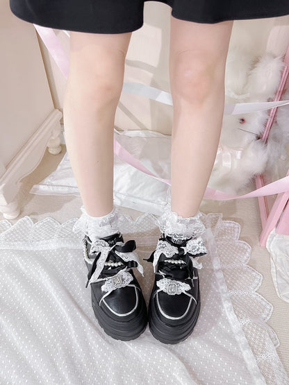 Jirai Kei – Schwarze Plateauschuhe mit Strasssteinen und abnehmbarer Perlenkette