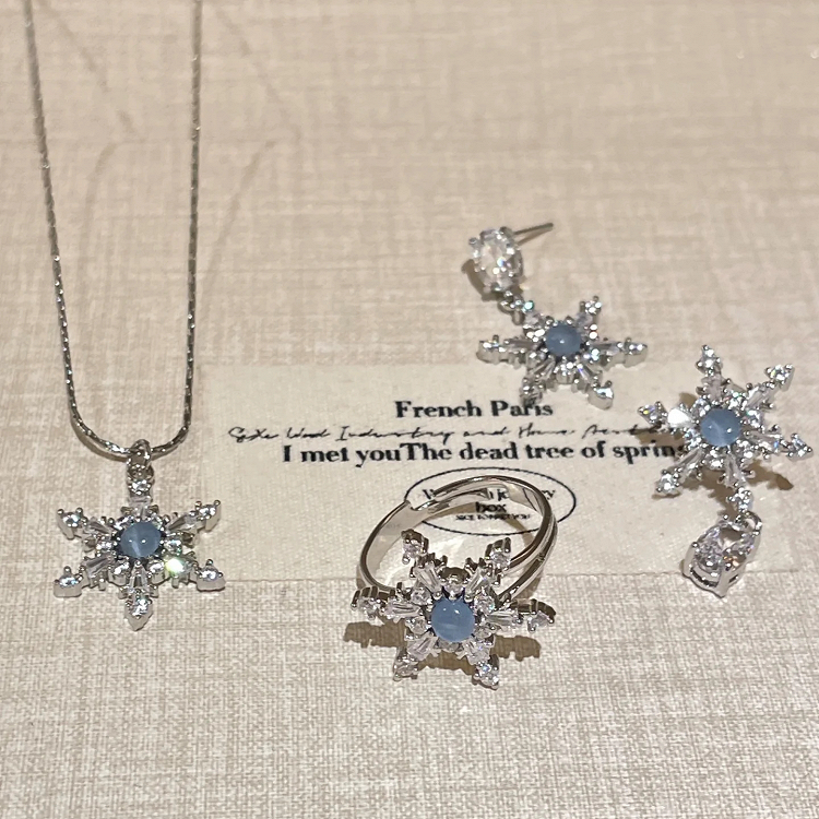 Silberne Ohrringe/Ring/Halskette in Schneeflockenform