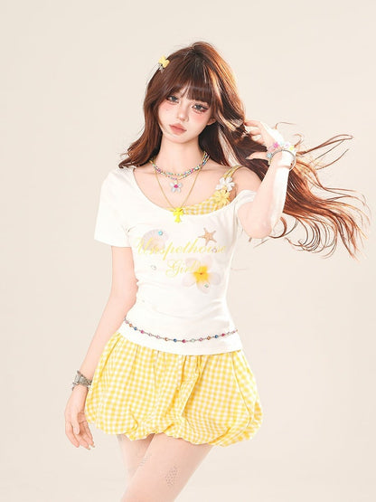 フェイクツーピースTシャツ アシンメトリーネックライン 花柄アクセント ホワイト/ブラック