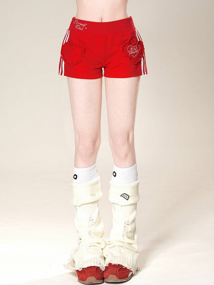 Glamorous Shorts mit Herz-Applikation in Rot/Schwarz