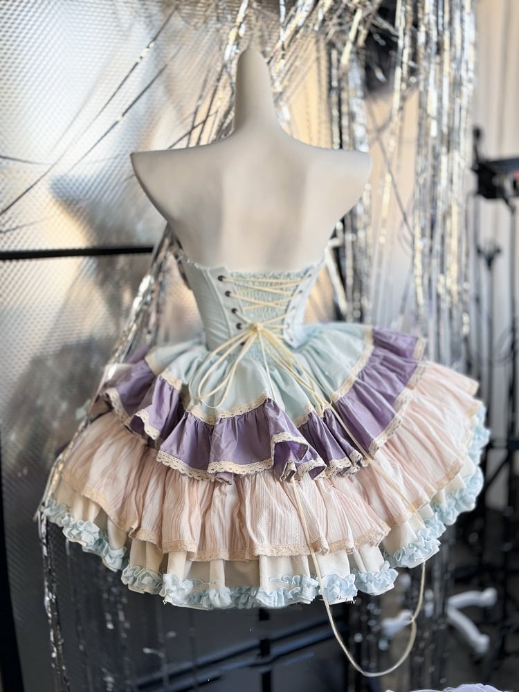 Lila Schleifenrock, große Schnürung, baskische Taille, gestufte Rüschen, süßes Lolita-Kleid und mit Blau auf