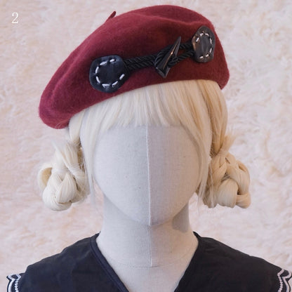 5つのチェック柄ボタン付き帽子（赤）装飾オプション付きベレー帽