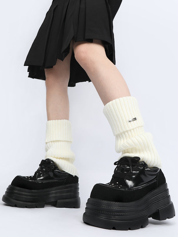 Funktionelle schwarze Plateauschuhe mit Verzierungen, Punk-Schnürung und Nieten