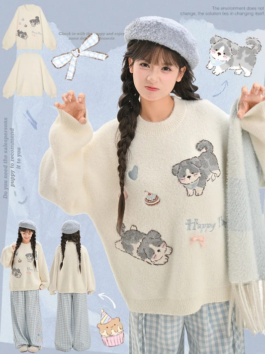 白いかわいい子犬柄のラウンドネックルーズセーター