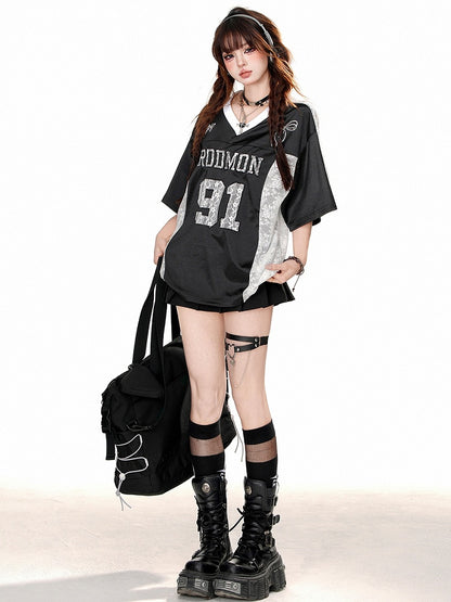 Grau/schwarzes sportliches T-Shirt mit V-Ausschnitt und Spitzen-Patchwork