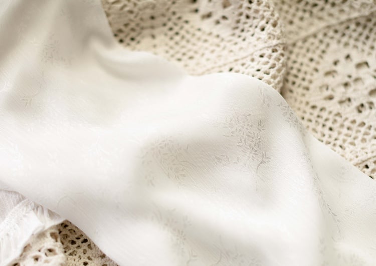 ホワイトシフォン伸縮性のある袖口のクロップドトップス