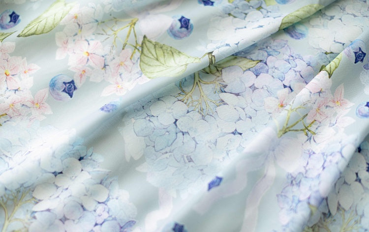 Blaubeer- und geblümtes Pulloverrockkleid in Blau