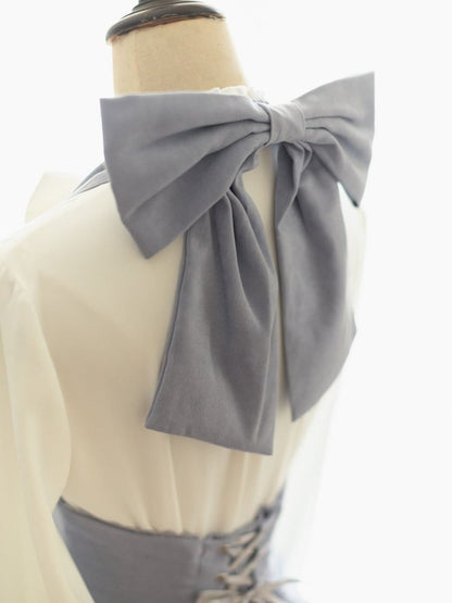 Historical Vibes – Hellblaues Neckholder-Unterbrustkleid