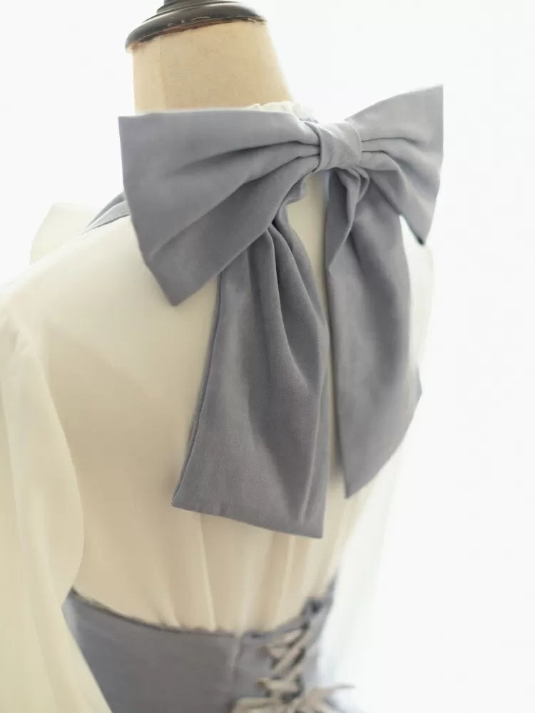 レトロな白い袖の襟の50年代シャツロングスタンド