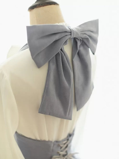 レトロな白い袖の襟の50年代シャツロングスタンド