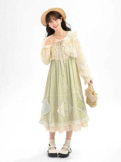 Beiges Spitzentop mit Rüschenbesatz und offener Knopfleiste