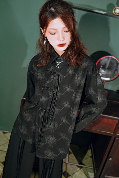 レトロなブラウスのタッセルデザイン