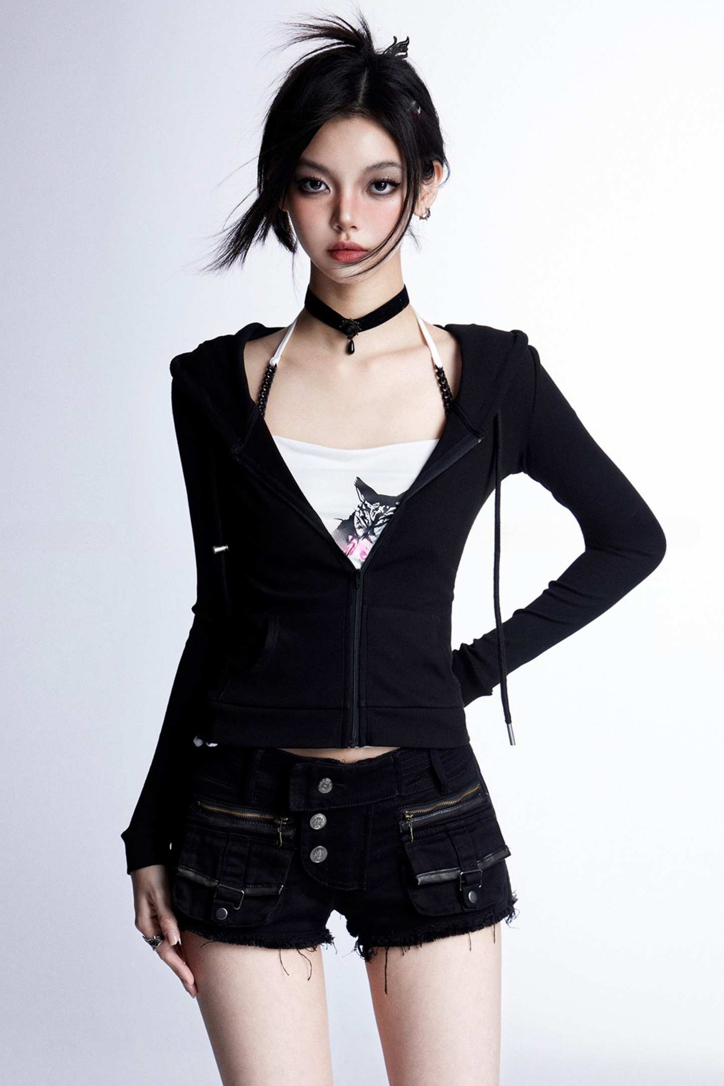 Schmaler Kapuzenpullover mit Reißverschluss