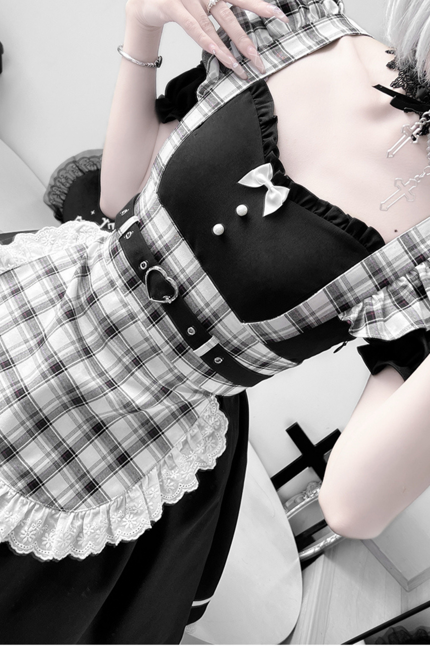 One-piece mine with apron check set maid