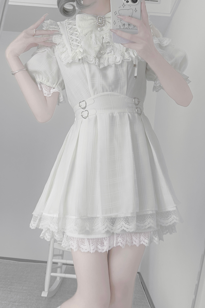 Süßes Kleid mit Rüschen, süße Reservierungen