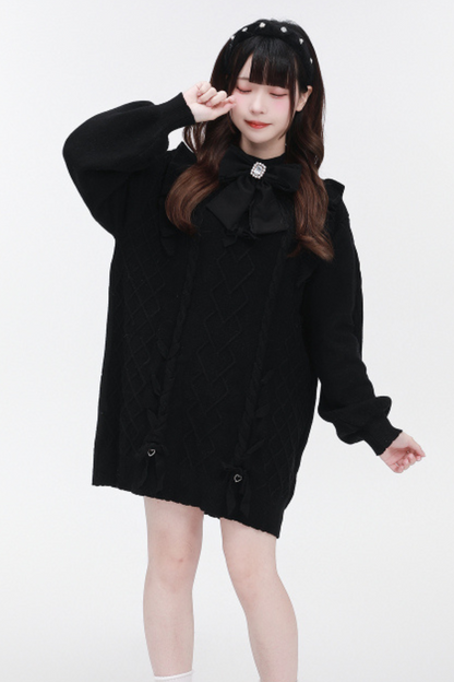 Pulloverkleid mit fliegendem Hals und hohen Ärmeln