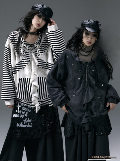 フリル裾のブラック＆ホワイトストライプ柄ジャケット