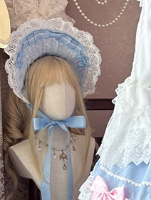 Süße Lolita-Haube mit blauem Spitzenbesatz
