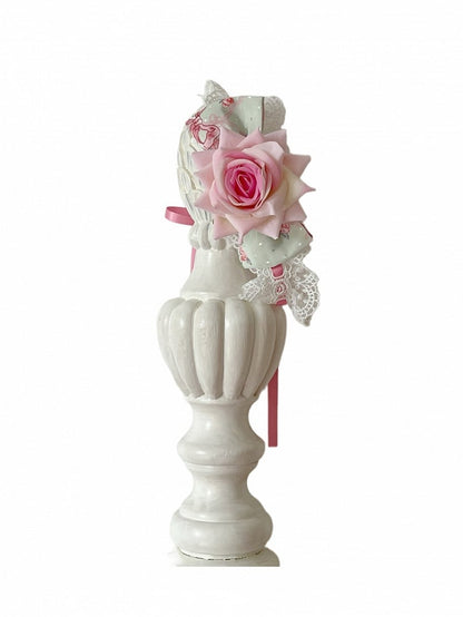 ピンク/グリーンのローズと蝶結びのチョーカー