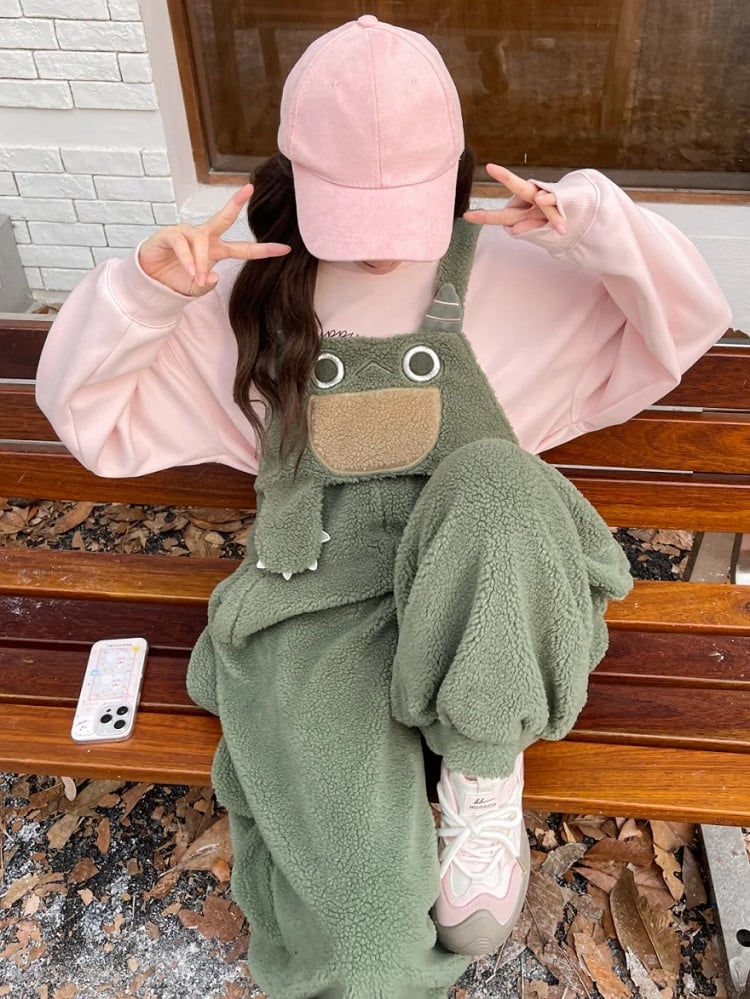 かわいい恐竜の緑のぬいぐるみオーバーオール