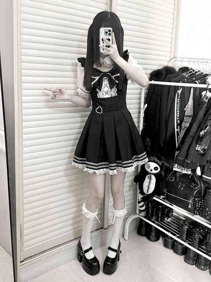 Jirai Kei Black & White Short Sleeve Box-Pleated Dress with Lace and Bow Details - Virtual Paradise