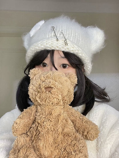 White Plush Knit Hat with Star Decoration - IVONA boutique