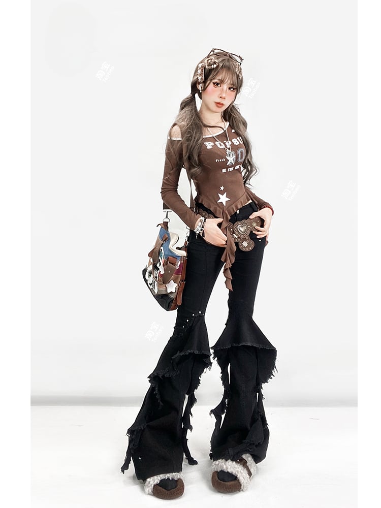 Schwarze Jeans mit ausgestellter Silhouette und Volantbesatz