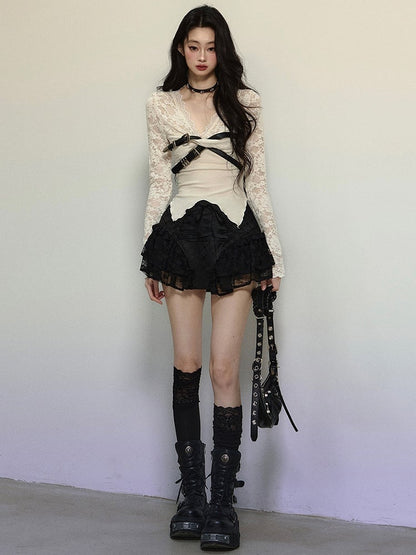 Aprikosenfarbenes Oberteil mit Schnallenträgern, V-Ausschnitt und langen Ärmeln aus Spitzenstrick