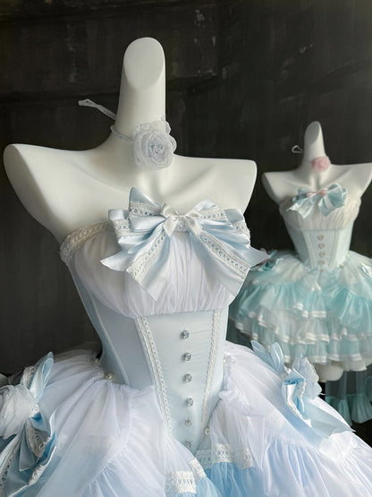 Blaues, trägerloses, bauschiges Balletcore-Kleid mit Taillenstäbchen