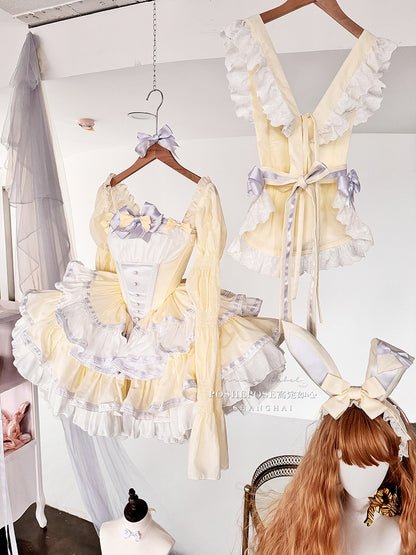 Süße Dienstmädchenschürze in Gelb und Lila + trägerloses Puffkleid mit Baskentaille, gestuftem Rüschensaum