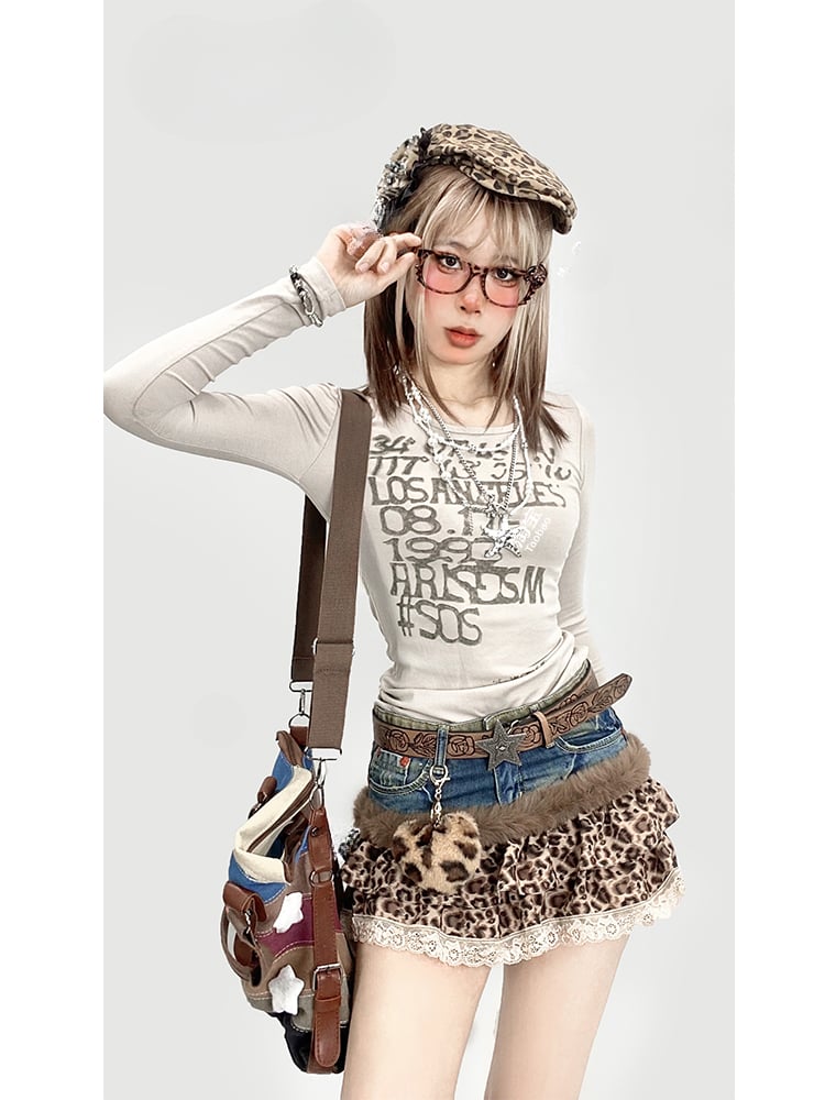 Apricotfarbenes Slim-Fit-Top mit Buchstaben und Zahlen