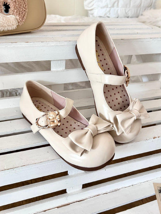 Schleife mit Bär Süße Lolita Schnallen an der Spitze Beige Flats Herz Umarmung