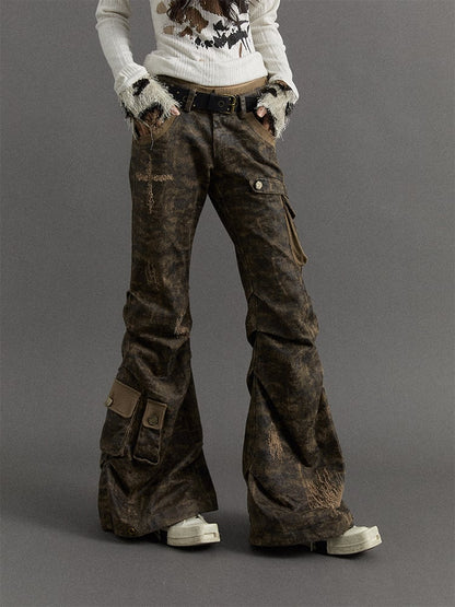 Dusty Grey Camo – Niedrig taillierte Cargohose im Distressed-Look mit ausgestelltem Bein