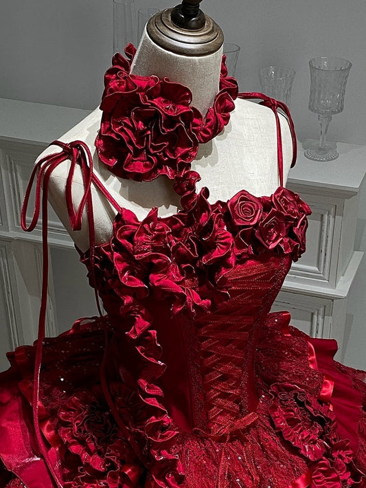 Rotes Halsband mit Blumenmuster