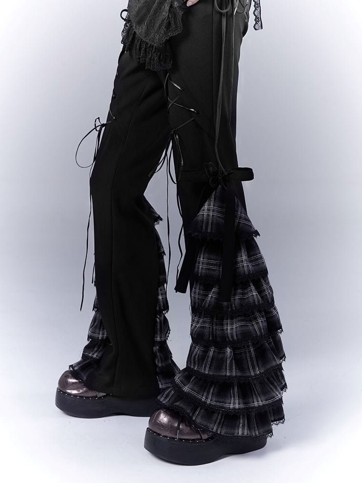 ブラックのレースアップフロント、ティアードチェック柄カフス、スリムフィットパンツ