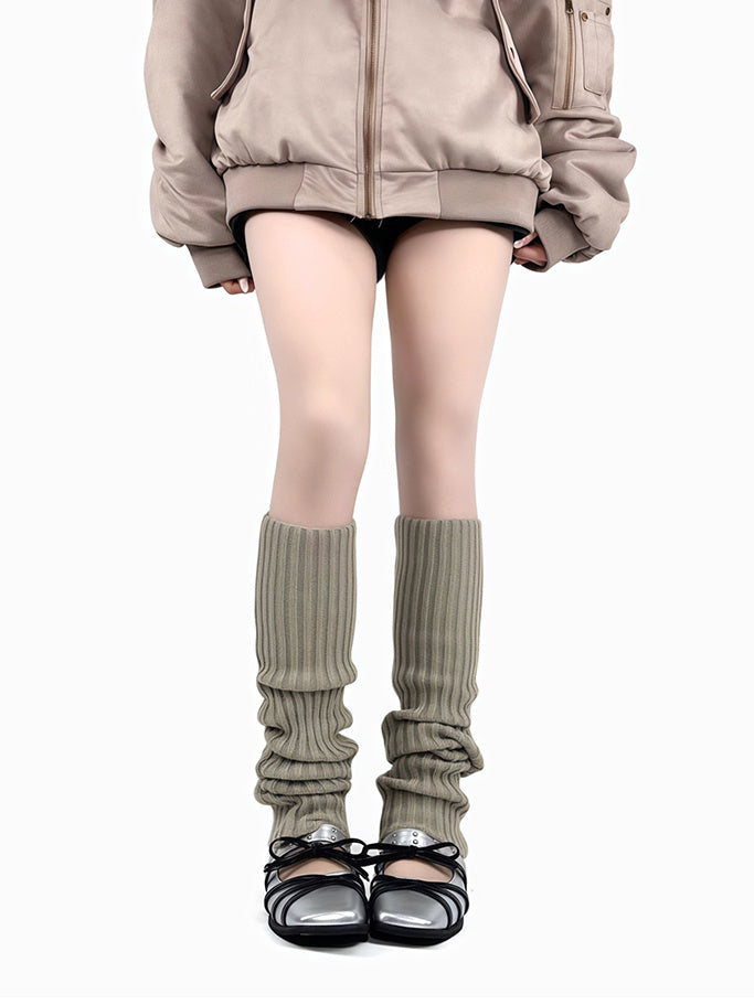 ダークグレー/オフホワイト/ダークグリーンのニットレッグウォーマー